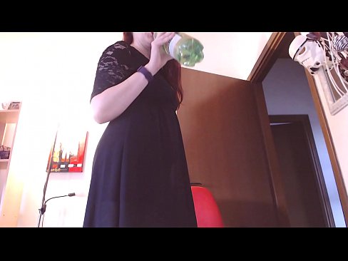 ❤️ En undergiven slav som älskar smutsiga och saftiga trosor tvingas onanera efter att ha sett den här videon! Sexvideo at sv.sexygirlspics-com.ru