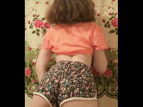 ❤️ Sexig ung babe som strippar av sig sina shorts inför kameran Sexvideo at sv.sexygirlspics-com.ru