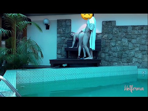 ❤️ Chefen bjuder in tjänsteflickan till poolen, men kunde inte motstå en het Sexvideo at sv.sexygirlspics-com.ru